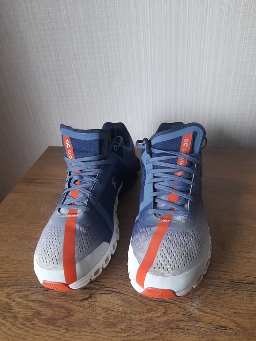 On Cloud маратонки 44 номер.