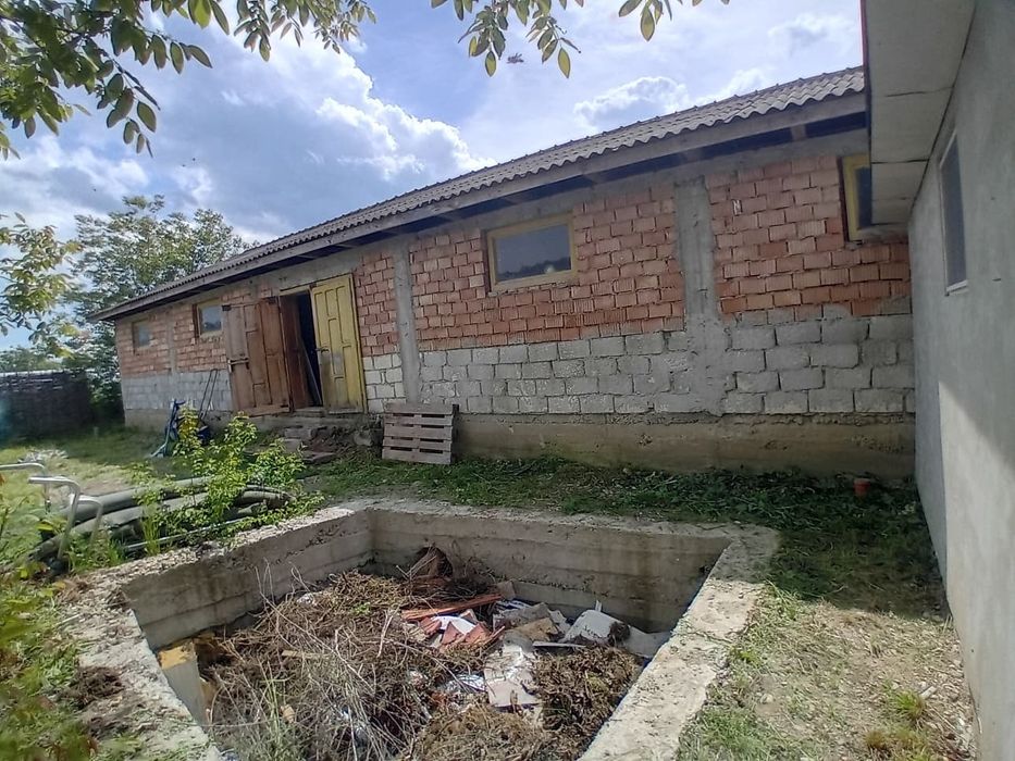 Persoana fizica dau in chirie teren plus cladire