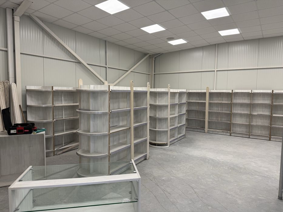 Стелажи за магазин