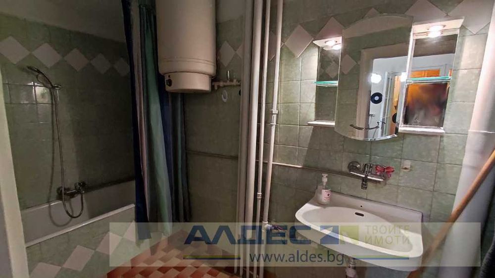 Дава се под наем Тристаен апартамент в София, Център - 103 кв.м за 900 € - Снимка #4