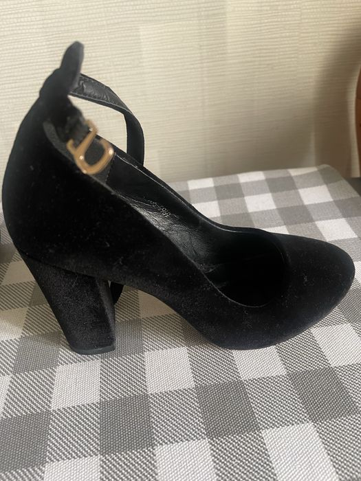 Продаю туфли черные . Замша. 36 размер .