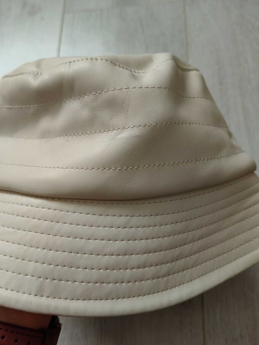 Дамски шапки Mango