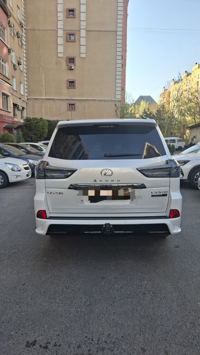 Lexus LX 570  Kuro Black Edition