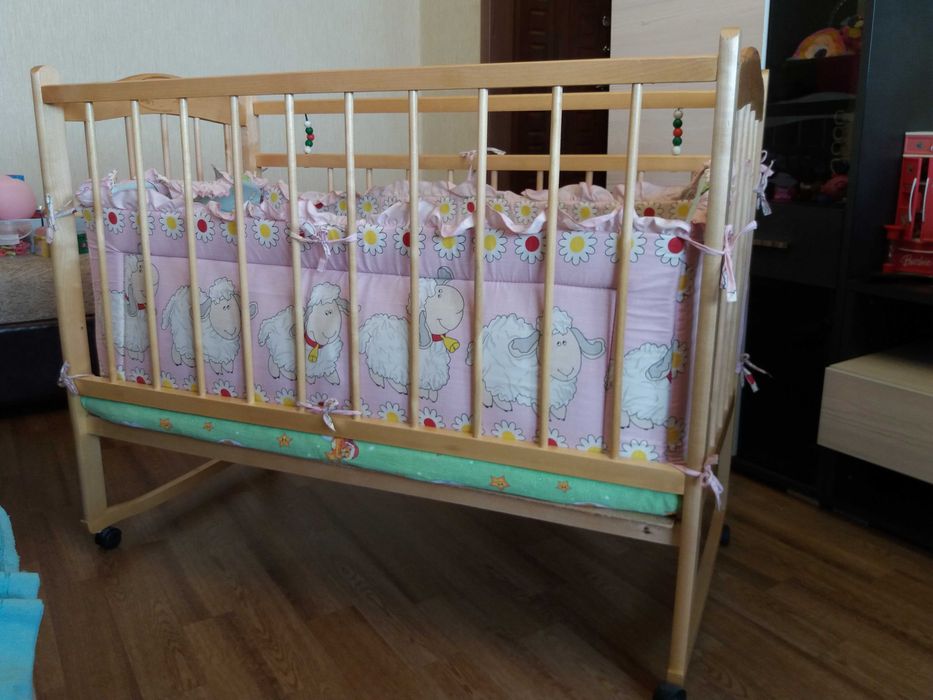 Кровать детская с матрасом и бортиками