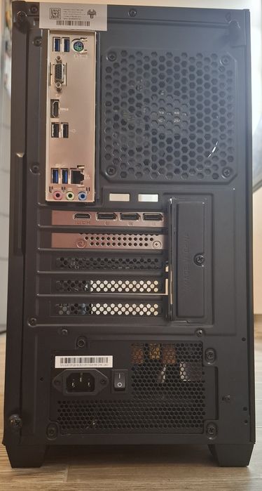 Геймърски Компютър | Ryzen 7 5700X | 16 GB RAM | Rtx 5060TI | 1TB SSD