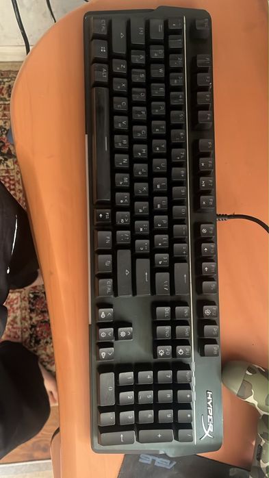 Клавиатура HyperX Alloy MKW100. .