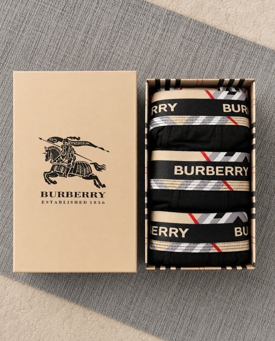 Boxeri Burberry model NOU mărimea M, L, XL