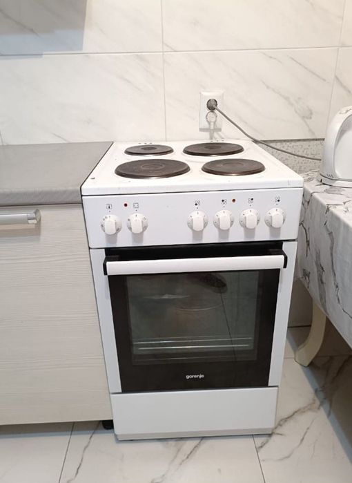 Плита, кухонный гарнитур