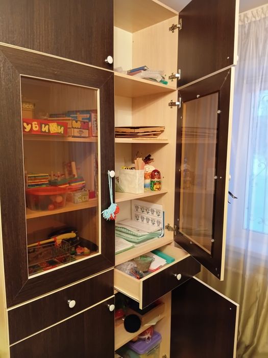 Продам высокий шкаф