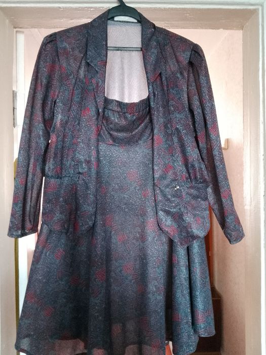 Продам костюм женский