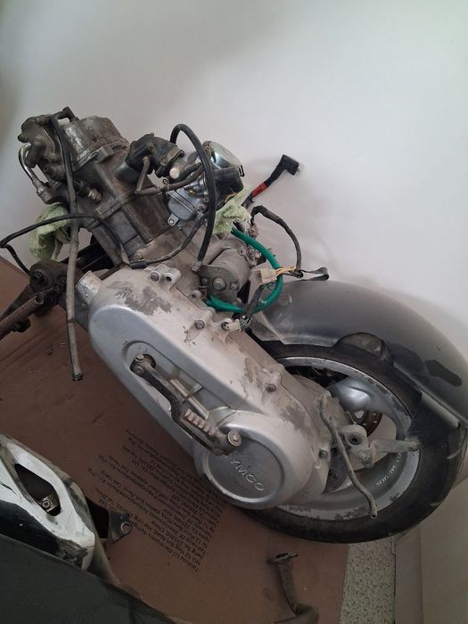 Мотор от скутера KYMCO

150cc кубов