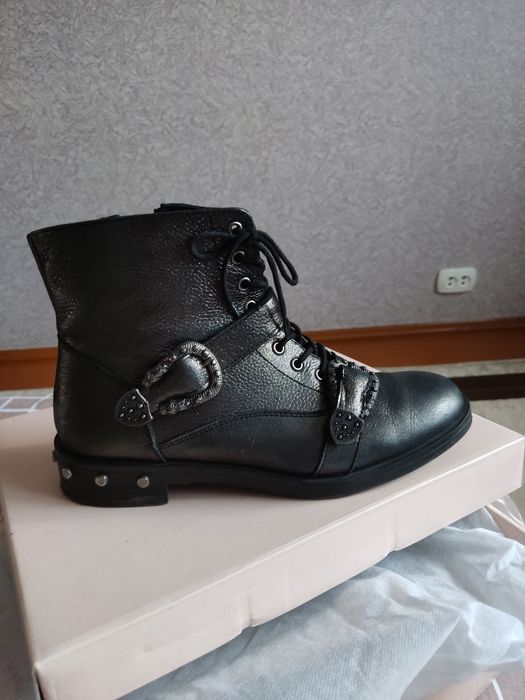 Женские демисезонные ботинки