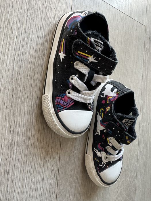 Tenesi fete converse