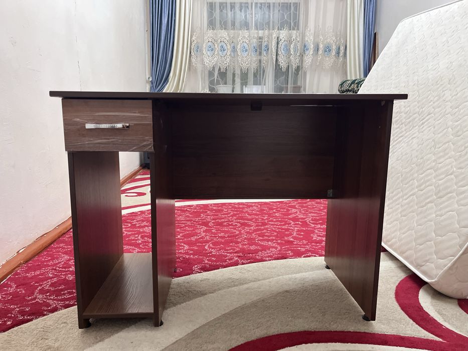 Компьютерный (рабочий) стол