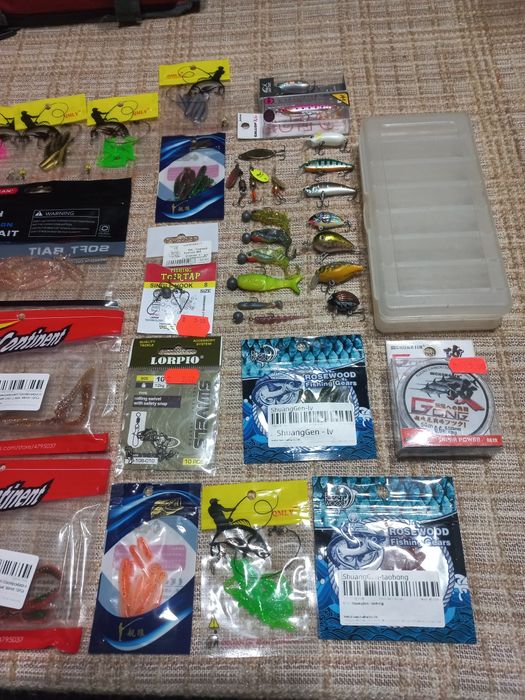 Чанта с примамки за пъстърва, кефал и костур