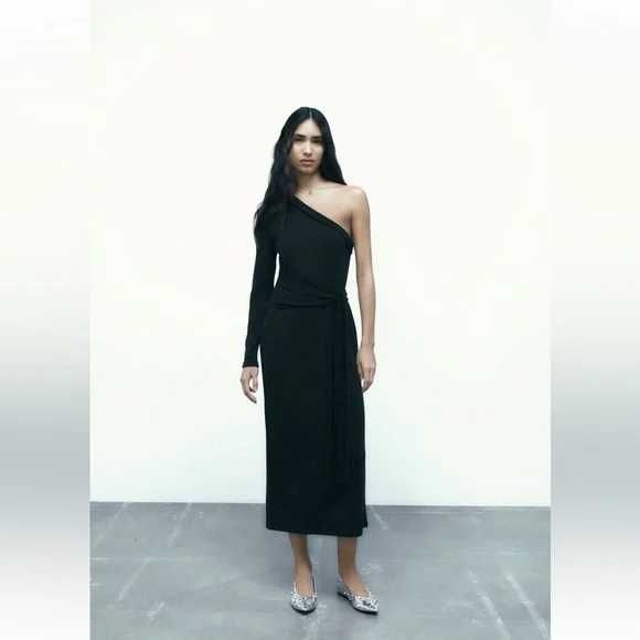 Черна рокля от Zara