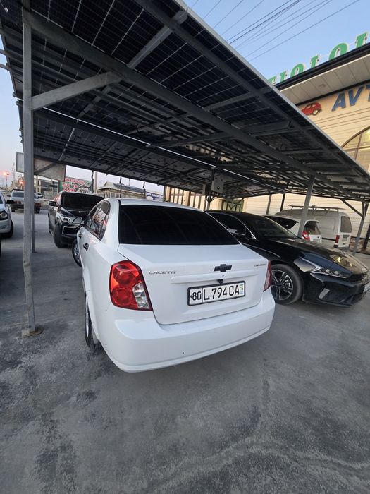 Lacetti 1.8 sotiladi 2009