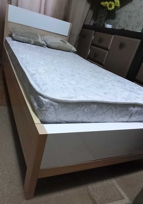 продам кровать 2м * 0,9м