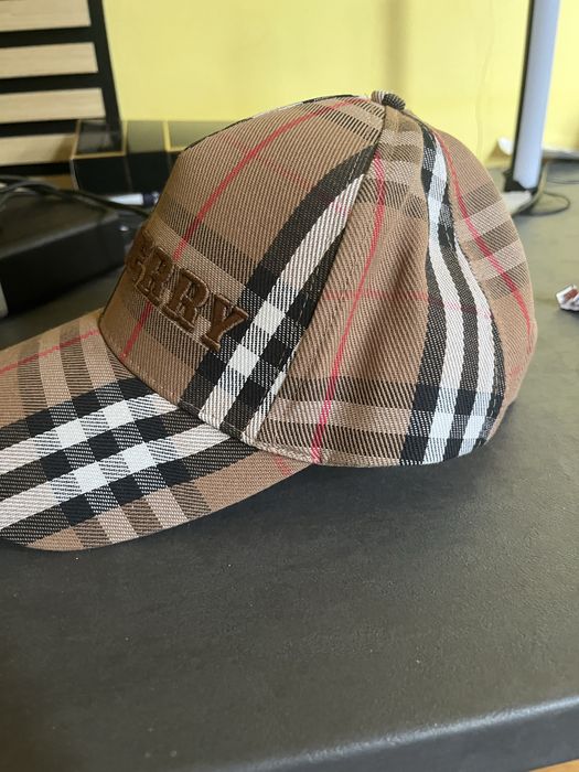 Нова Шапка Burberry