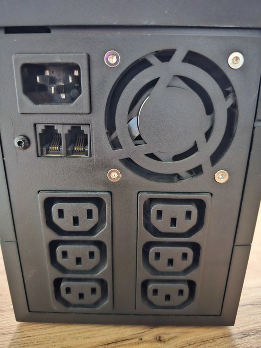 UPS Eaton 5E 1100iUSB (1100VA / 660W) | с 2 акумулатора | 6 броя IEC C13 | Тестван и работещ