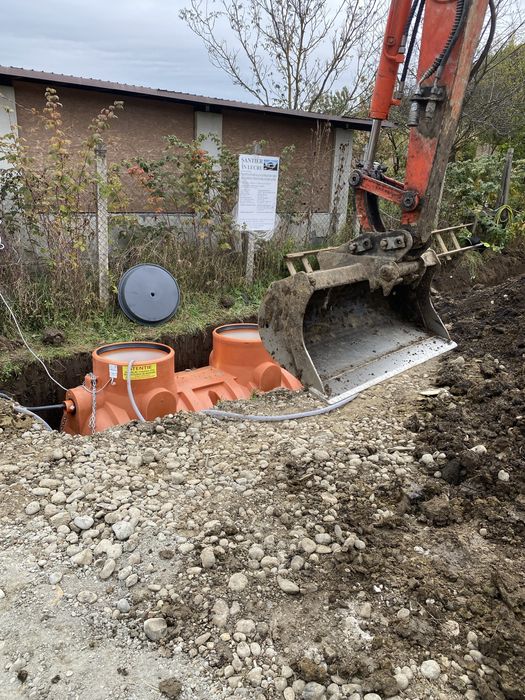 Inchiriez miniexcavator, miniexcavator de inchiriat