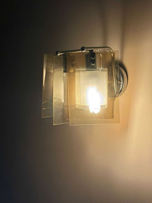 Vand diferite corpuri de iluminat