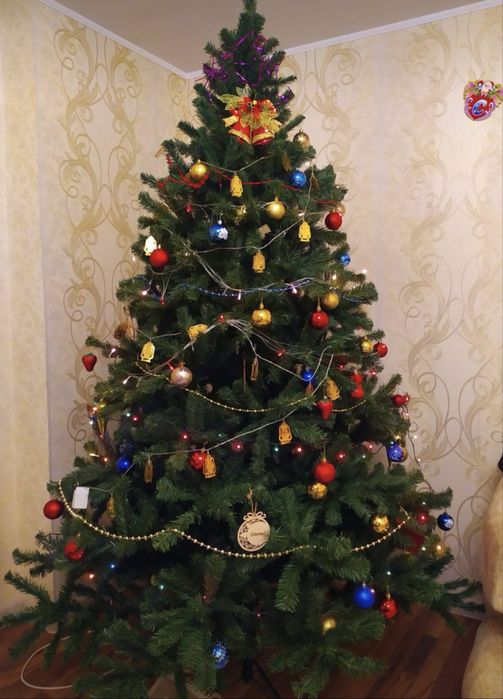 Продам елку в отличном состоянии!!