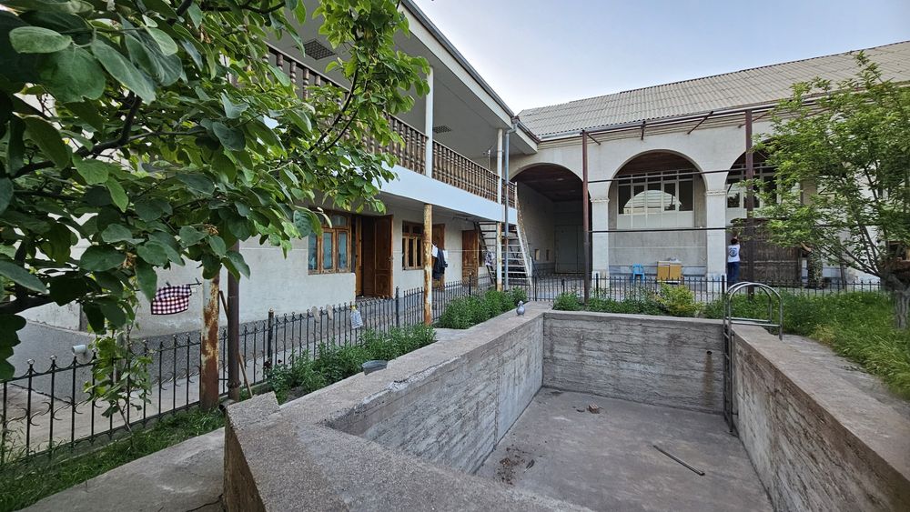 Ангренда катта 16 сотих  ховли сотилади!