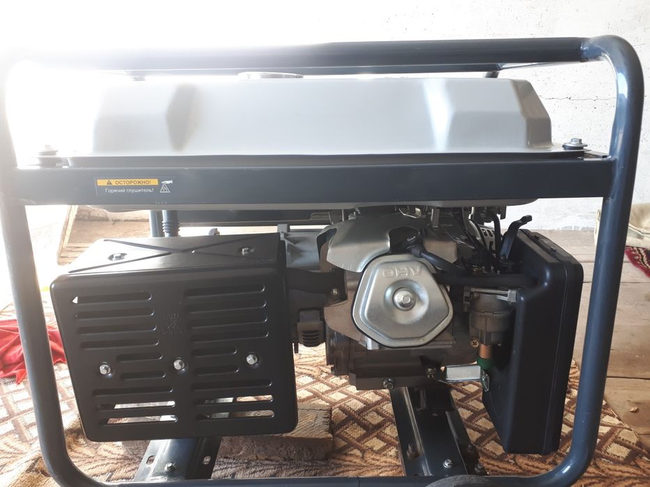 Продам бензиновый генератор