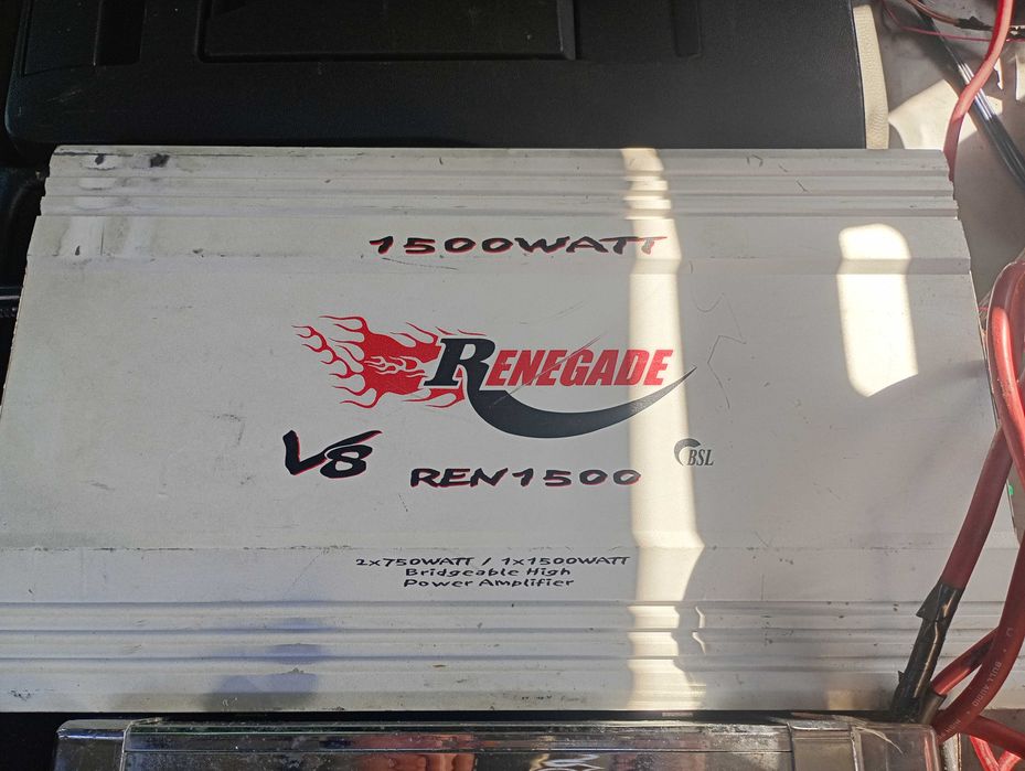 Бас каса Alpine 15 инча с усилвател и силов кондензатор