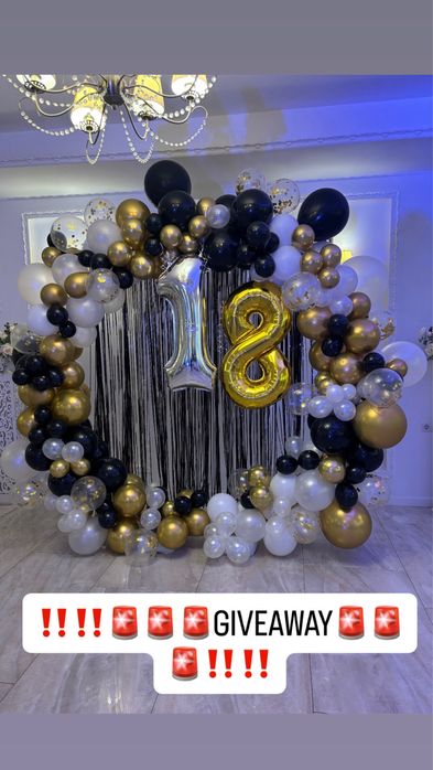 Arcadă baloane si aranjamente pe masă