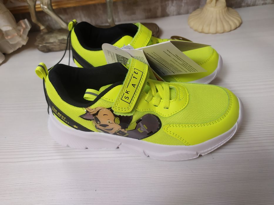 Продам детские кроссовки