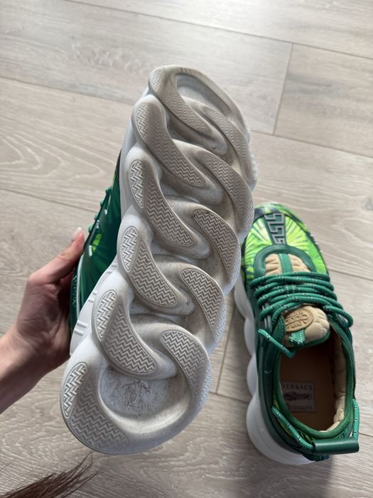 Versace chain reaction