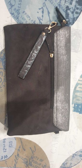 Дамски сив клъч и сребриста официална чанта