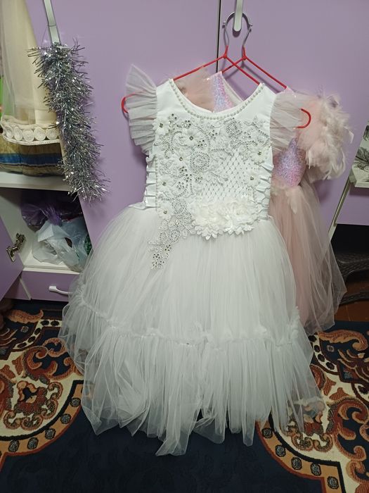 Продам платья нарядные