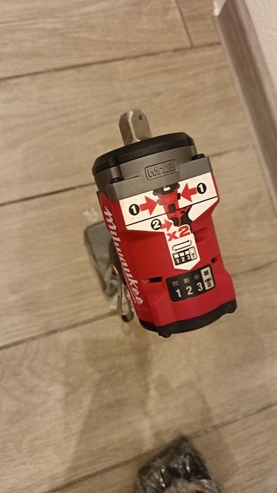 Impact milwaukee 2025 cu baterie de 6 ah