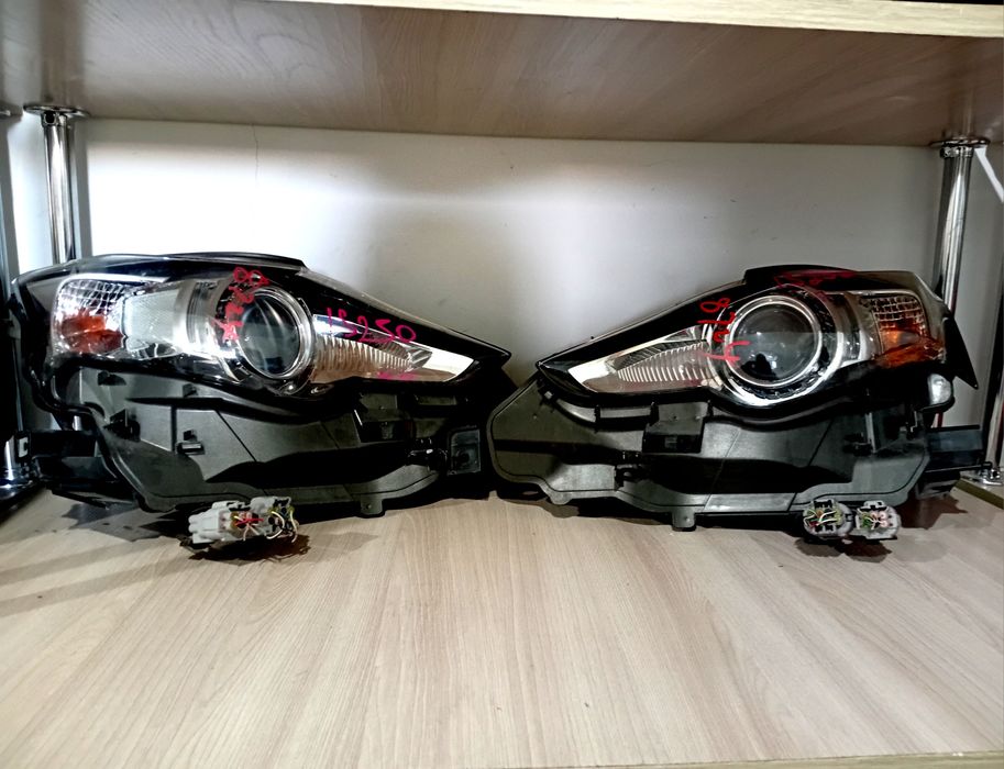 Передние фары Lexus is250