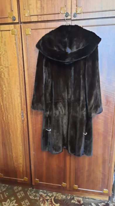 Продам норковую шубу.