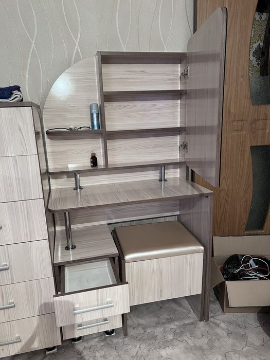 Продам срочно спальный гарнитур