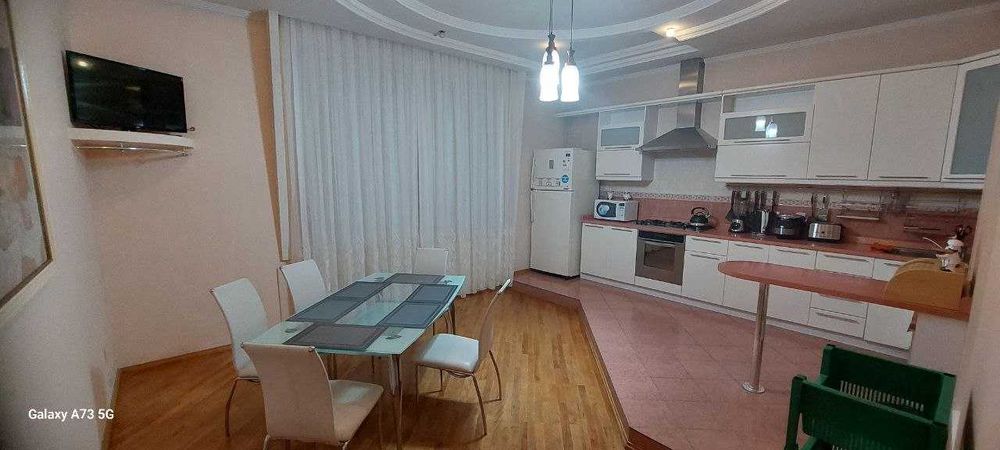 Сдается квартира 4/5/5.Габус.Общие площадь 240 кв.м,  ул. С. Азимова