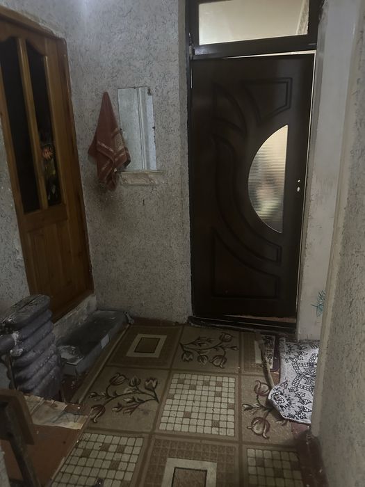 Uy sotiladi shota rustavilida joykashgan objijitada 4 ni 4  da joylash