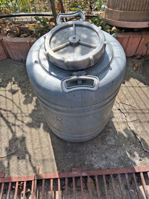 Vând bidoane 60l
