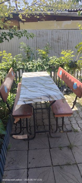 Продам стол с лавочками