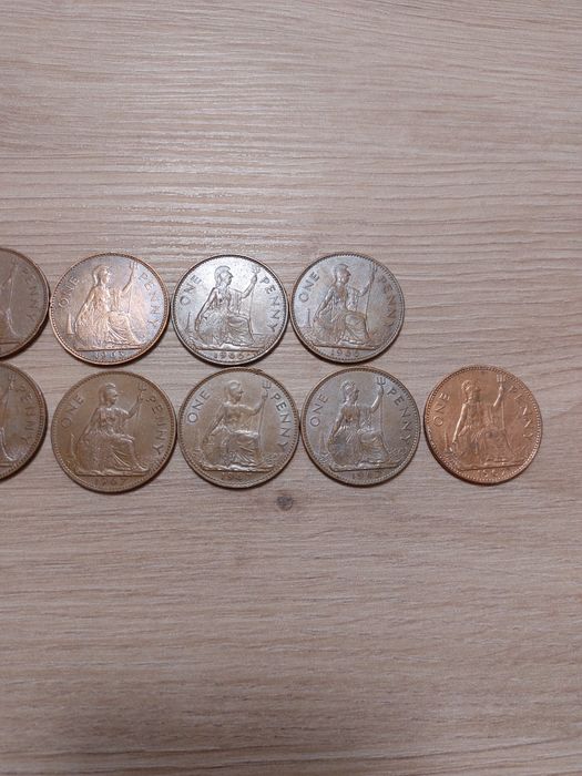 Монети One Penny; New Pence; Two Pence