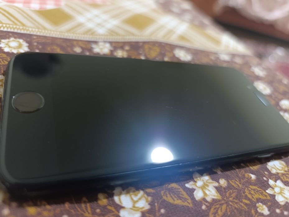 iPhone SE 2020 продам