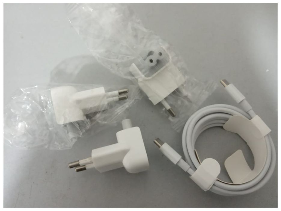 от ( Apple ) зарядка для MacBook - блок питания.