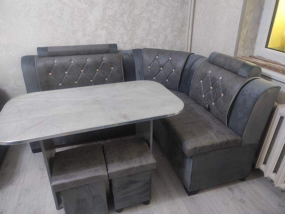 Продаётся уголок комплект