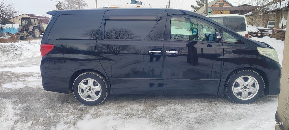 Продам Toyota Alphard 2012 года