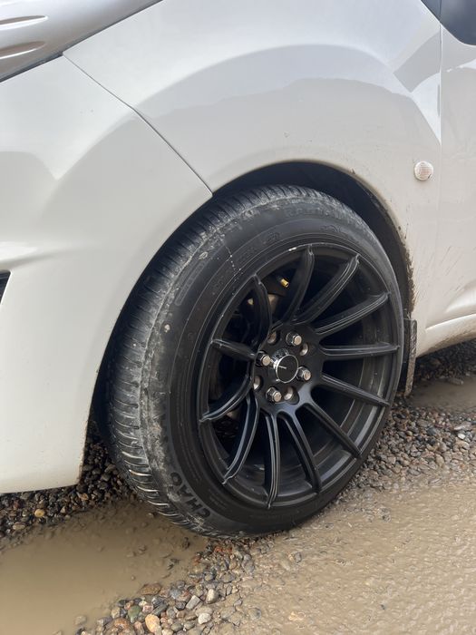 15 diska balon sotladi