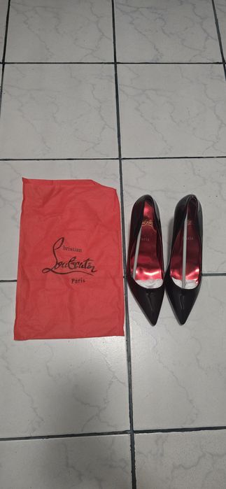 Pantofi eleganți cu talpa rosie